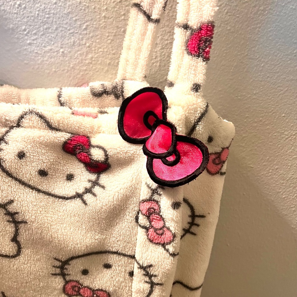Hello Kitty Fleece Robe Wrap - Picture 3 of 4